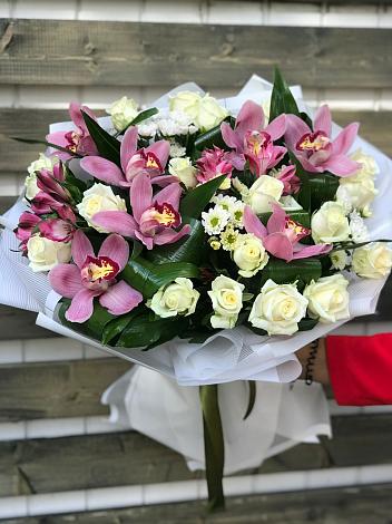 Букет цветов из: Розы и Хризантемы в Менделеево Пермский край