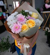 Букет цветов из:  Герберы, Розы и Хризантемы в Менделеево Пермский край